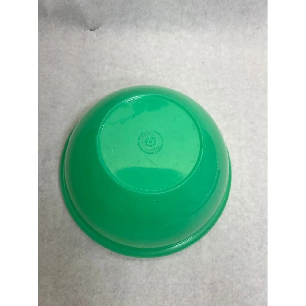 Vintage Tupperware Green Round Storage Bowl with Lid 237-17 Made in USA